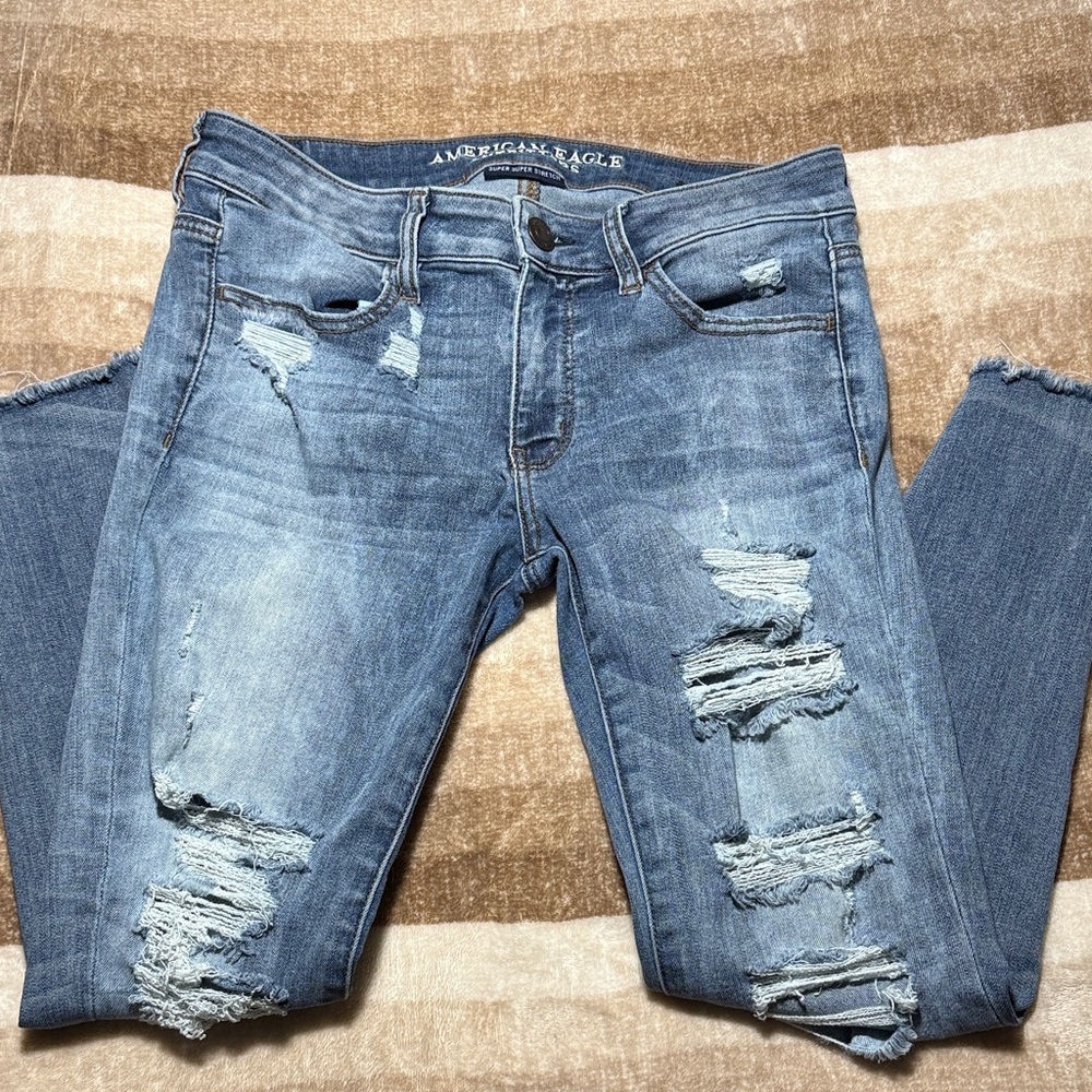 American Eagle Outfitters Women's Ripped Light Blue Skinny Jeans Size “8”